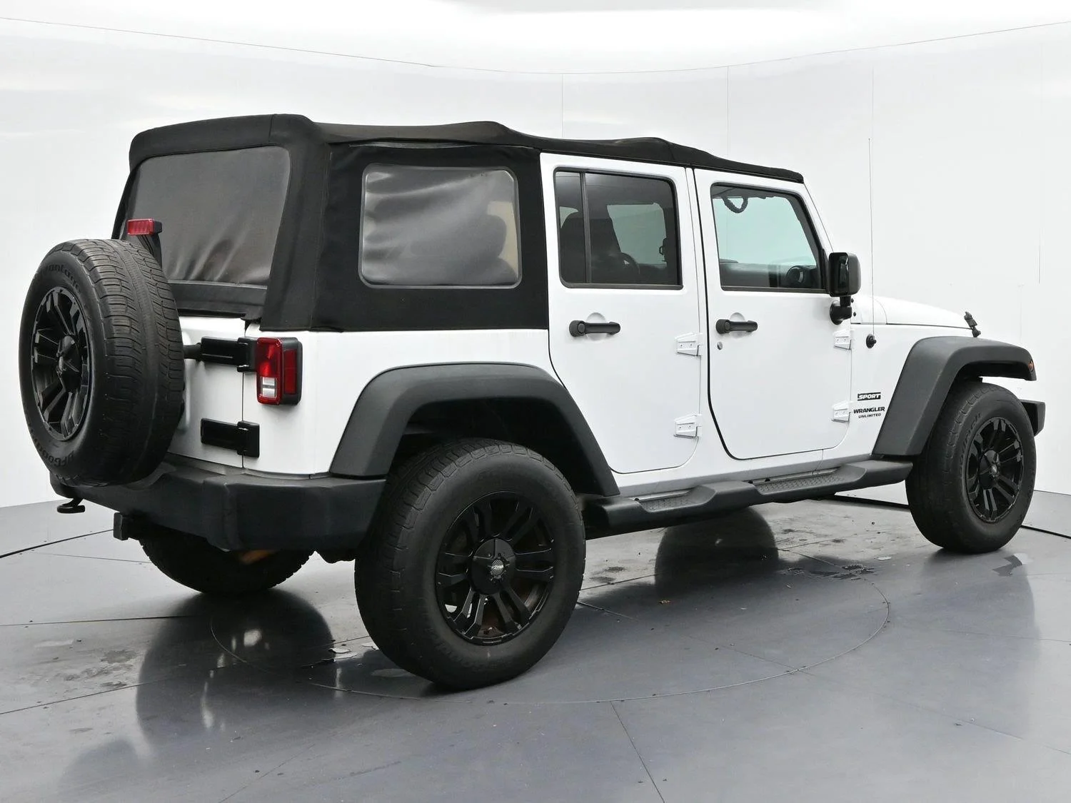 Used 2015 Bright White Clearcoat Jeep Sport image 7