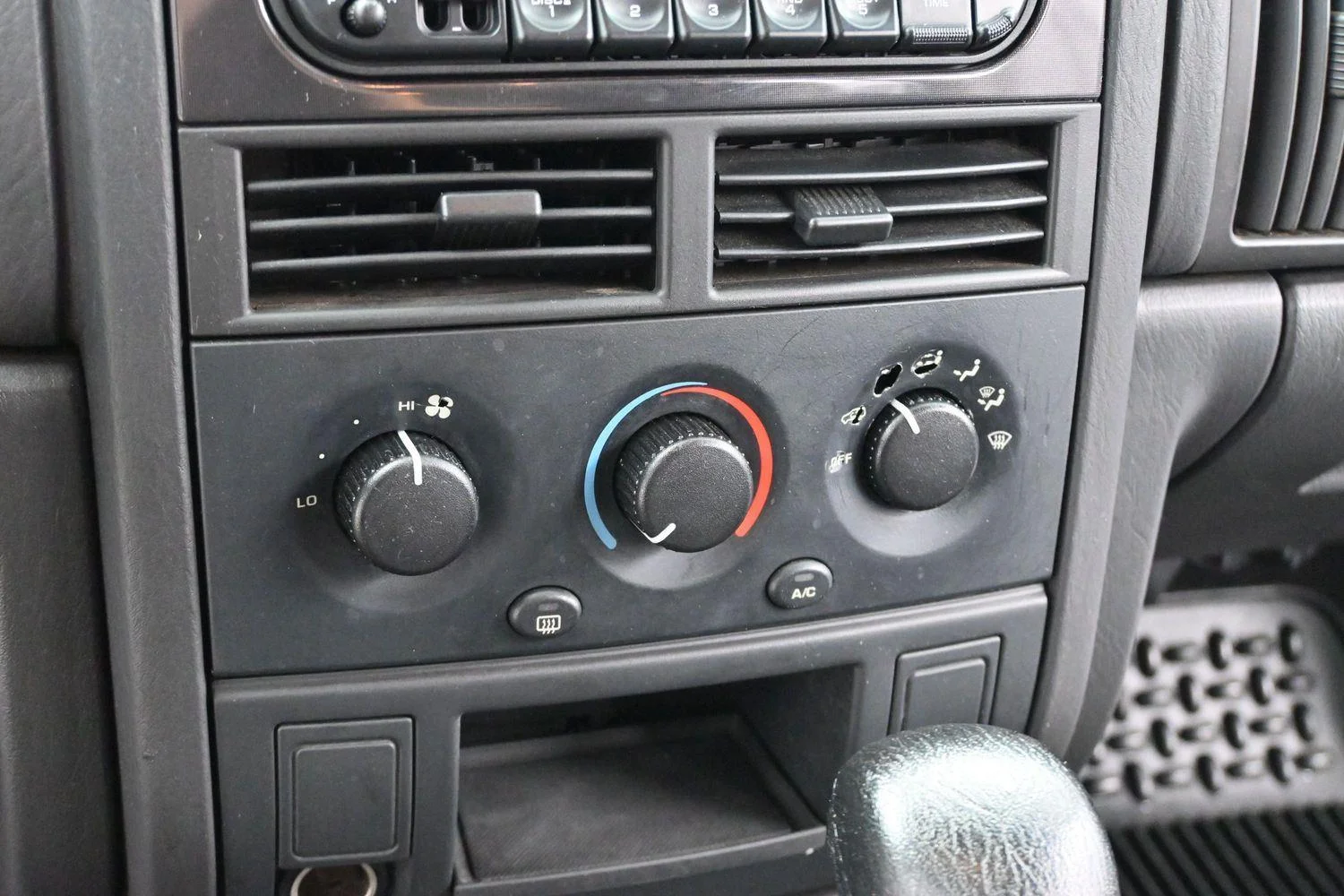 Used 2004  Jeep Columbia Edition 2WD image 18