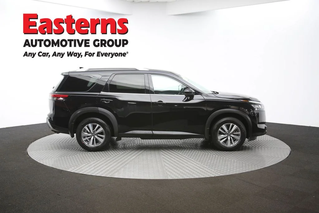 Used 2022 Black Nissan SL image 47
