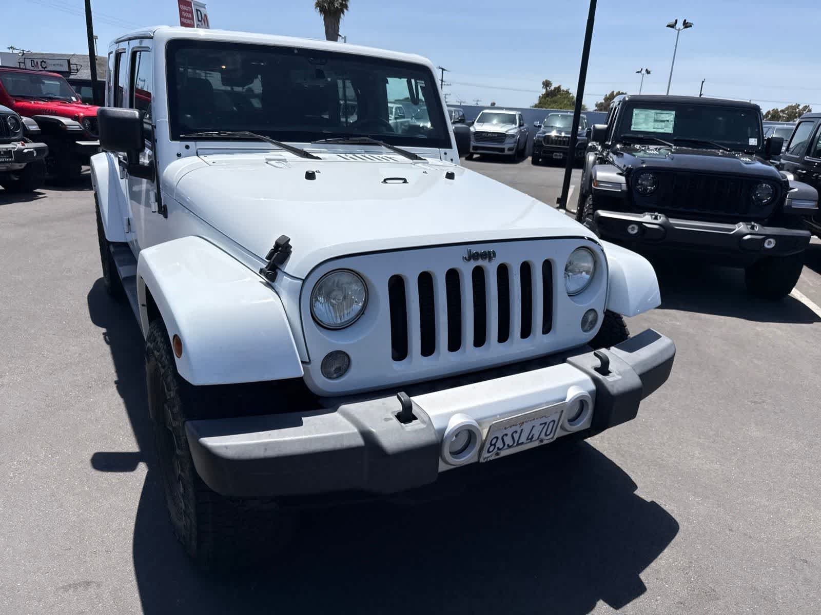 Used 2014 Bright White Clearcoat Jeep Sahara image 6