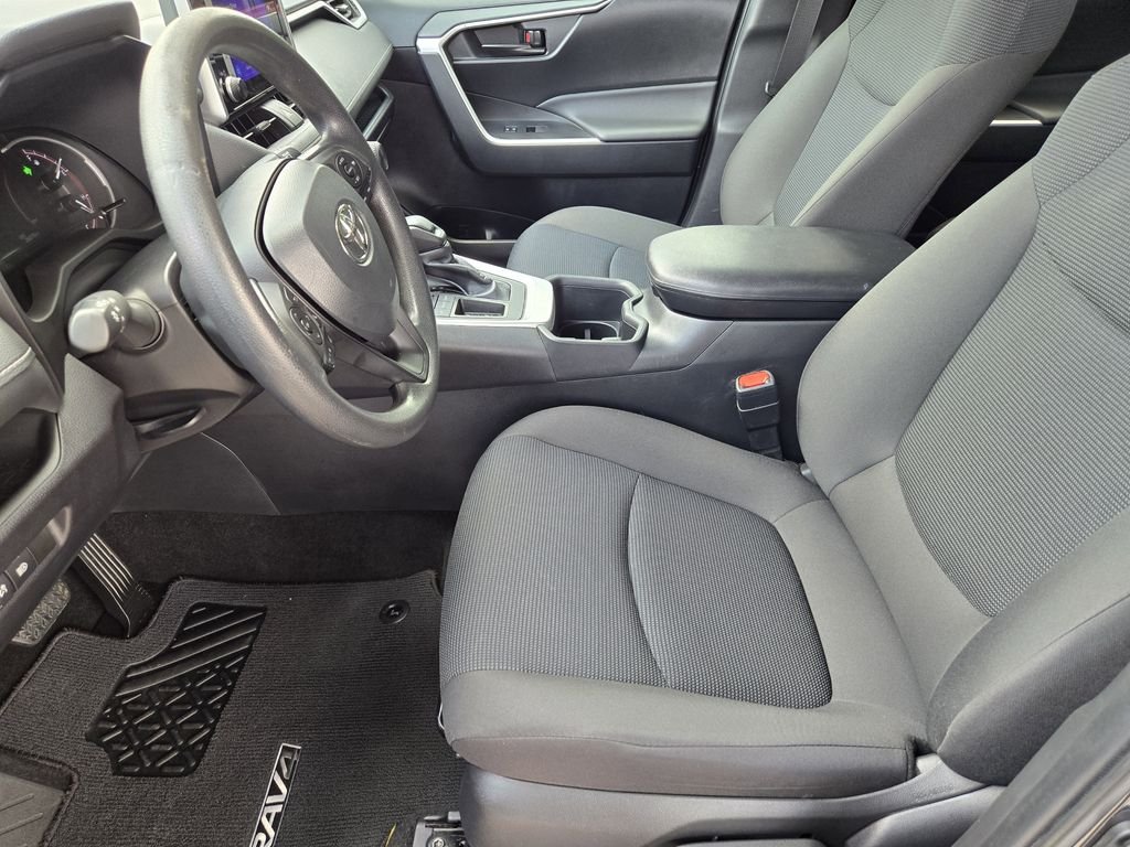 2024 Toyota RAV4 LE - Photo 8