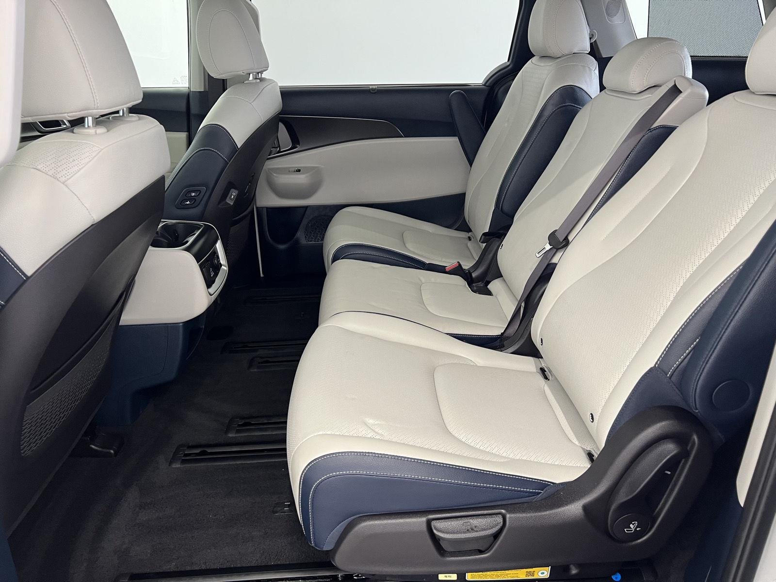 Used 2026 Snow White Pearl Kia SX Prestige image 29