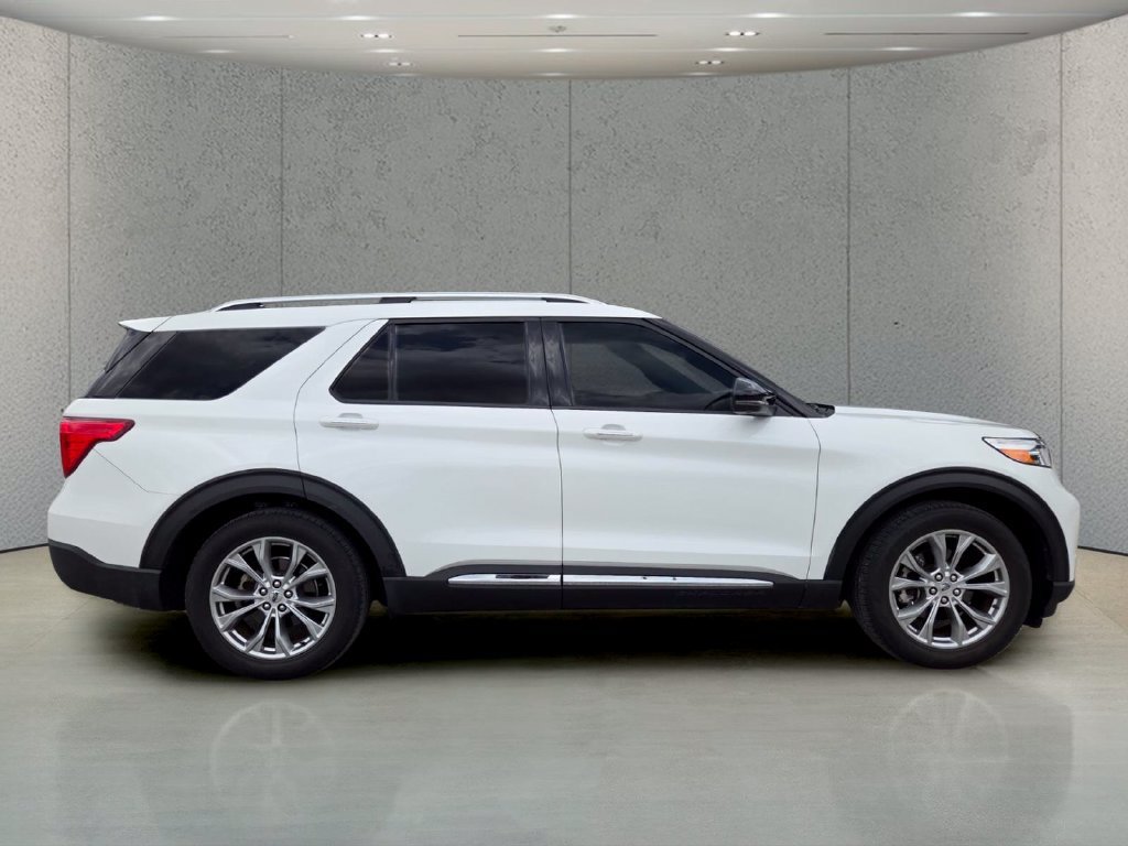 Used 2021 White Metallic Ford Limited image 3
