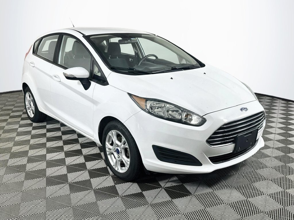 Used 2016 Oxford White Ford SE image 3