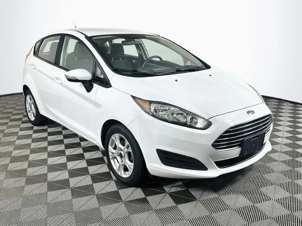 Used 2016 Oxford White Ford SE image 3