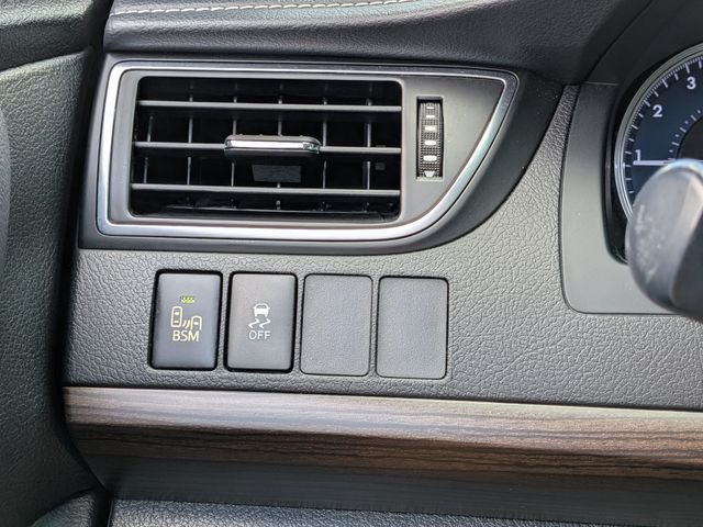 Used 2015 Silver Toyota XLE image 22