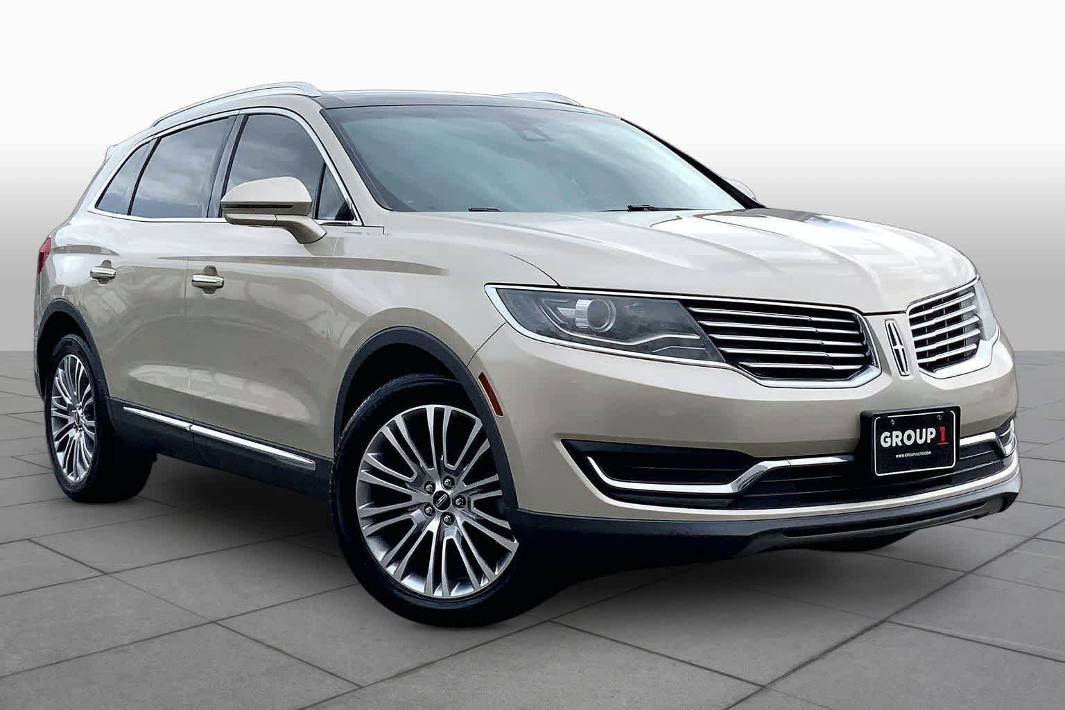 Used 2017 Palladium White Gold Metallic Lincoln Reserve image 3
