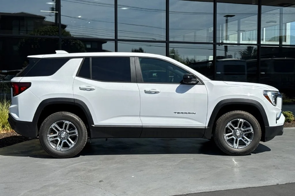 New 2026 Summit White GMC Elevation image 3