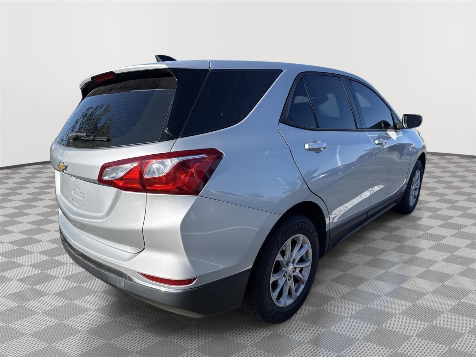 Used 2018 Silver Ice Metallic Chevrolet LS image 11