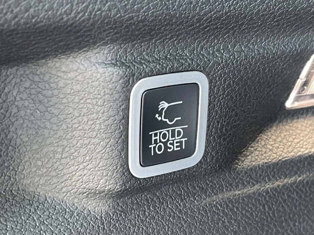 New 2027 Sting-Gray Clear-Coat Paint Jeep Laredo Altitude image 41
