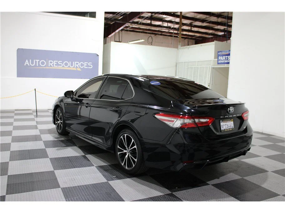 Used 2018 Black Toyota SE Sedan 4D image 6