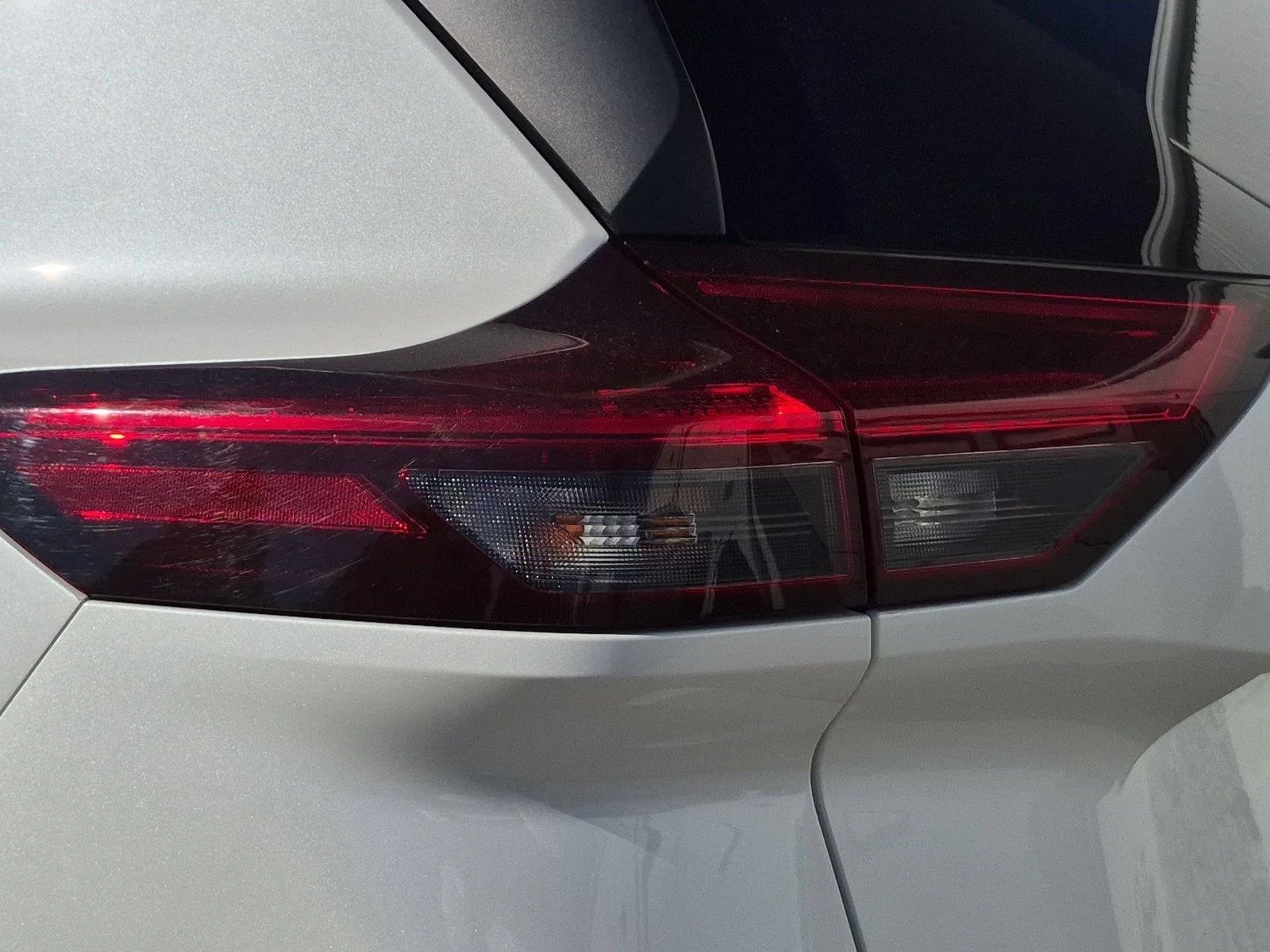 Used 2025 Everest White Pearl Nissan SV image 11