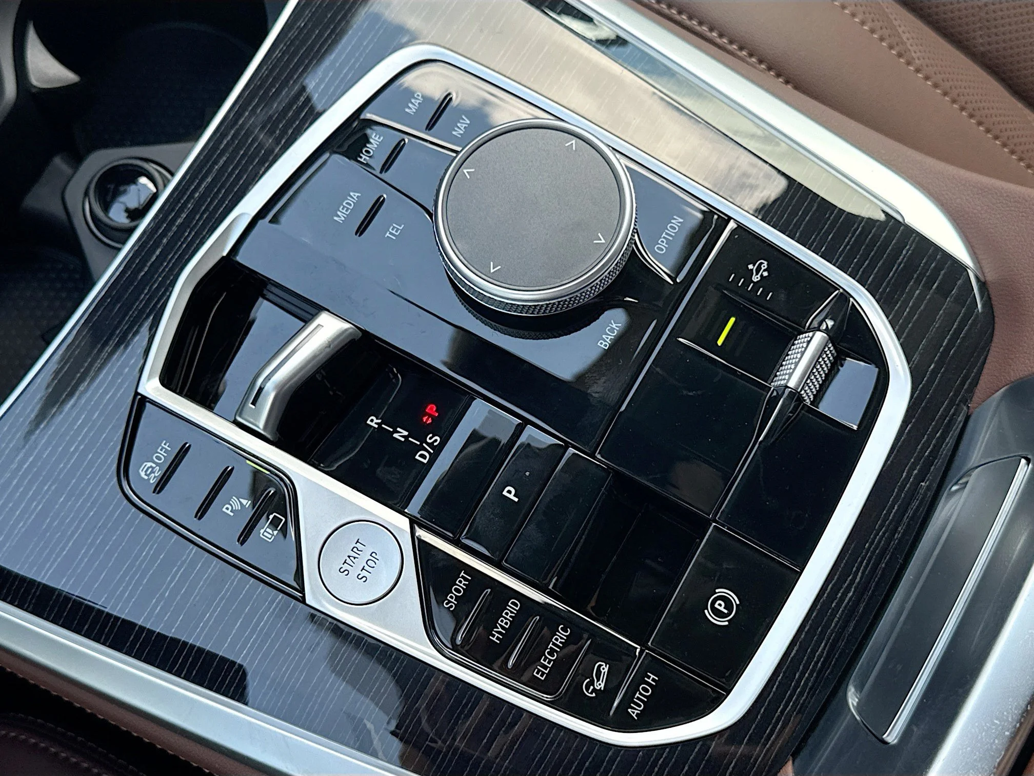 New 2026 Dravit Grey Metallic BMW xDrive50e image 29