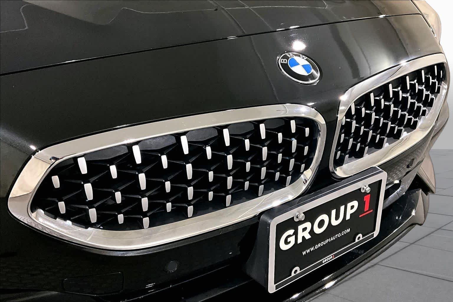 Used 2020 Black Sapphire Metallic BMW sDrive30i image 28