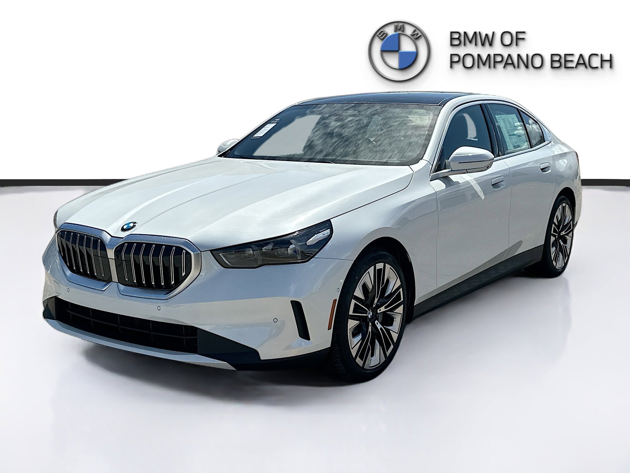 New 2026 Mineral White Metallic BMW 530i image 3