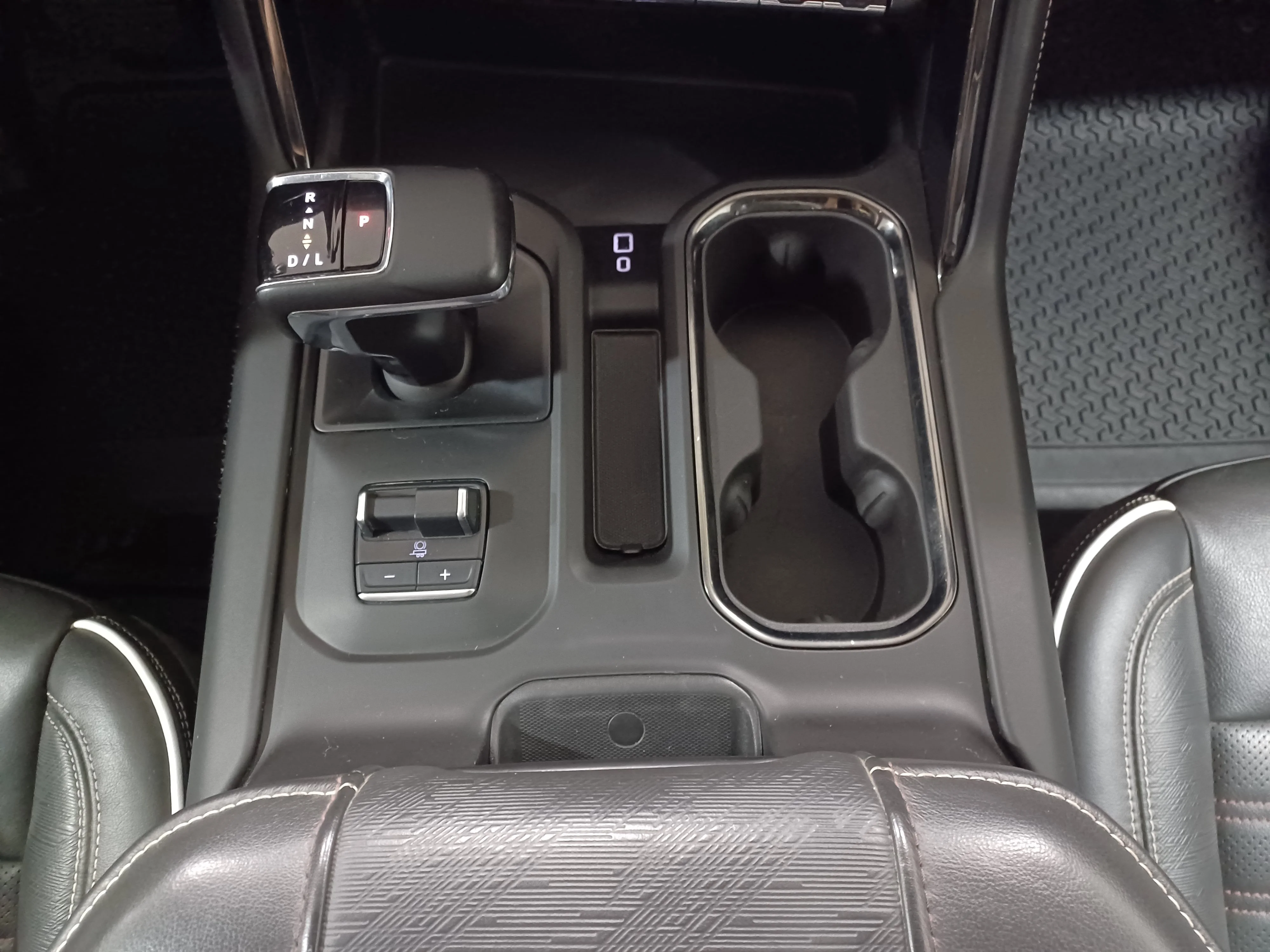 Used 2024 Sterling Metallic GMC AT4X 4WD*3.0L Duramax | Adaptive Cruise | Remote Start | Cooled Leather | Sunroof | Htd Wheel | AEV image 20
