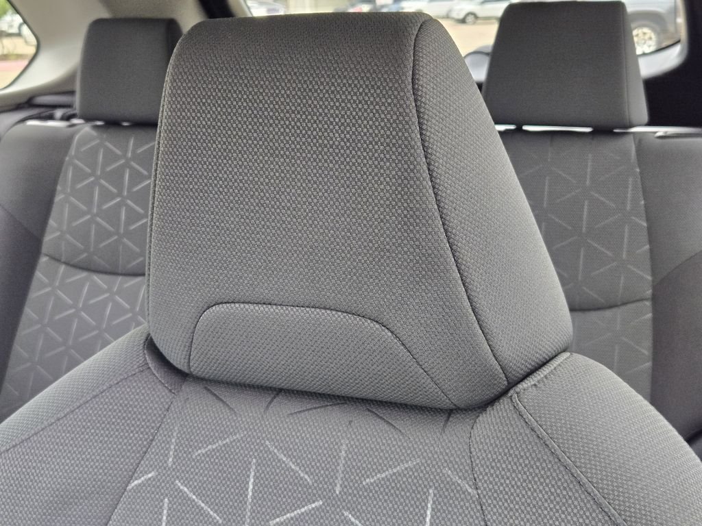 2024 Toyota RAV4 XLE - Photo 17