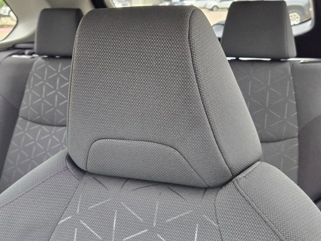 2024 Toyota RAV4 XLE - Photo 17