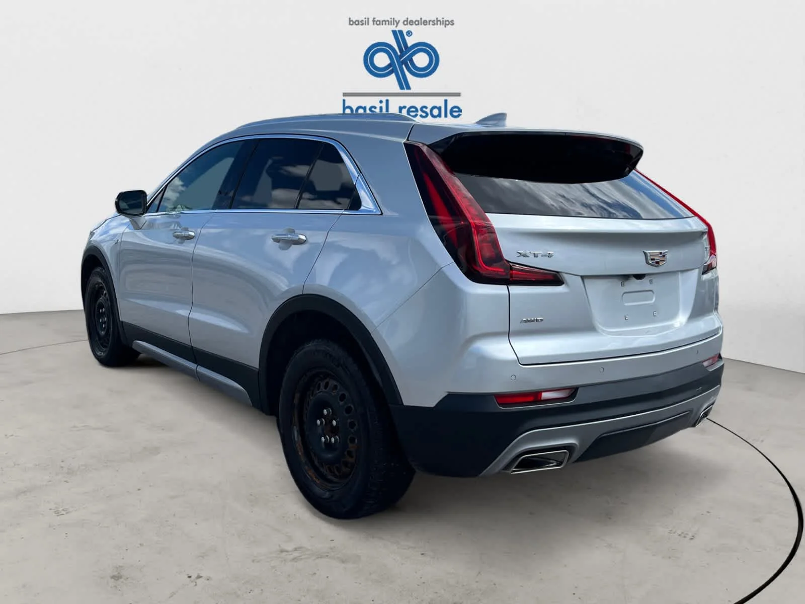 Used 2022 Radiant Silver Metallic Cadillac AWD Premium Luxury image 4