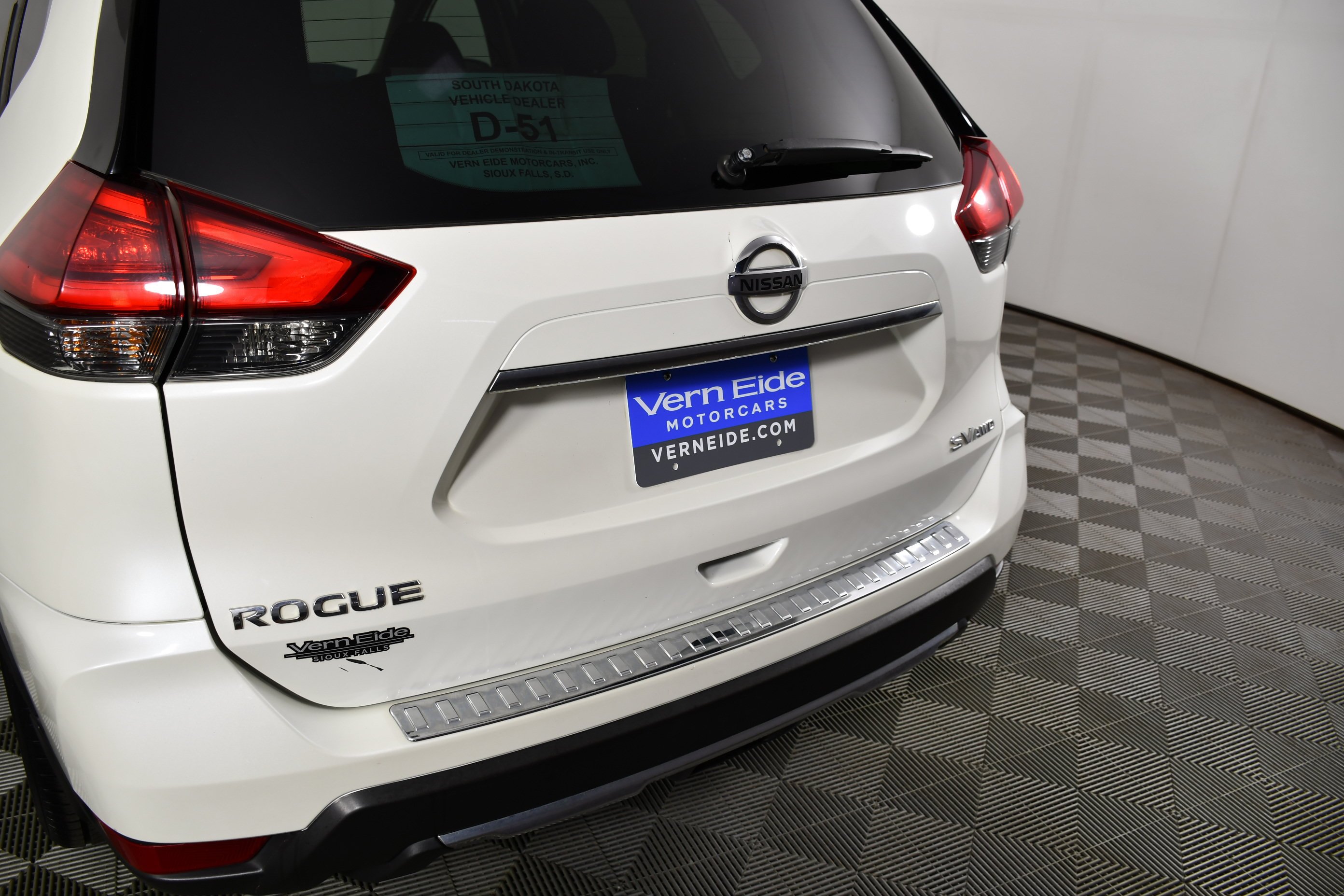 Used 2017 Pearl White Nissan SV image 15