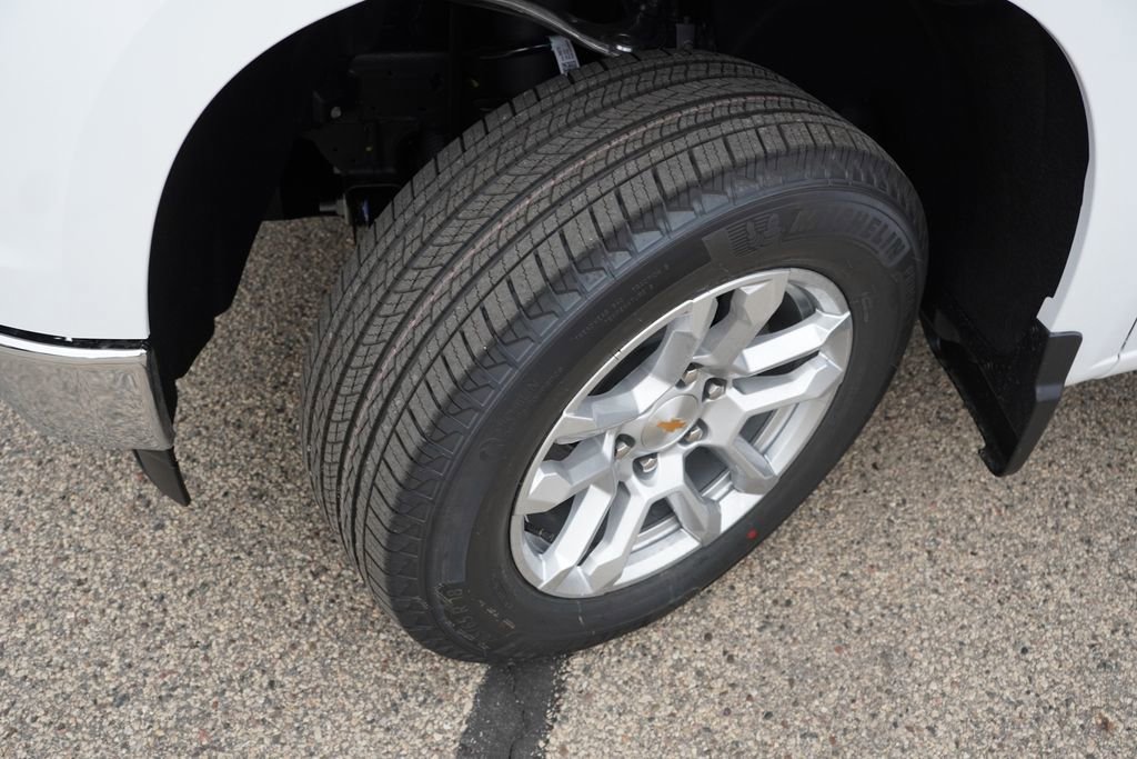 New 2026 Summit White Chevrolet LT image 9
