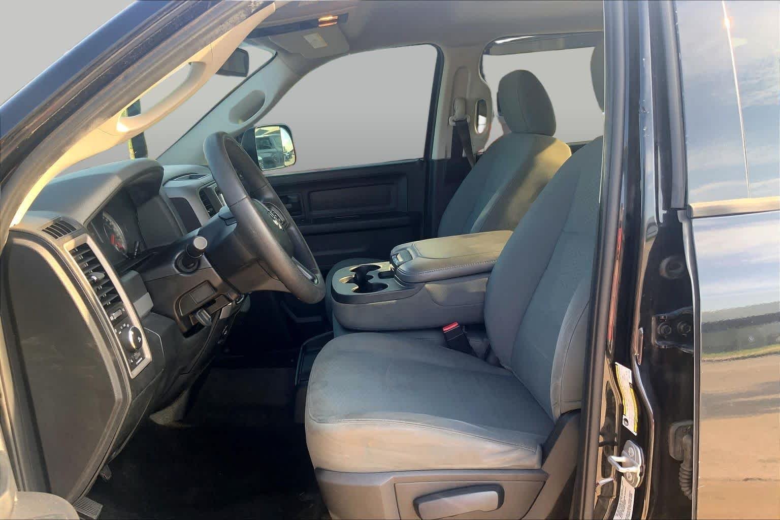 Used 2016 Brilliant Black Crystal Pearlcoat Ram Express image 8