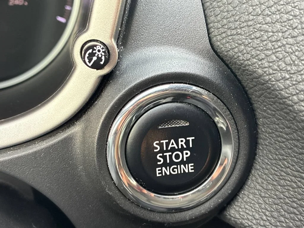 Used 2024  Mitsubishi SE image 26