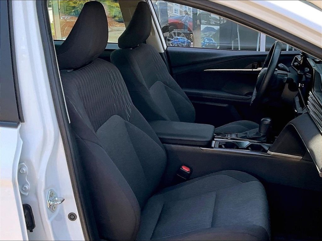 Used 2025 White Toyota LE image 11