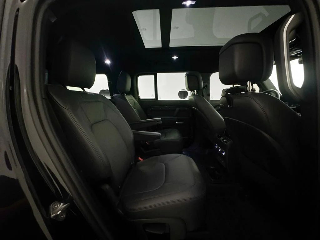 Used 2025 Black Land Rover X-Dynamic SE image 24
