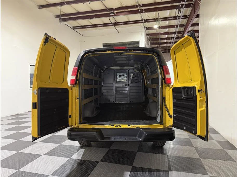 Certified Used 2018 Special Paint GMC Extended Van 3D image 17