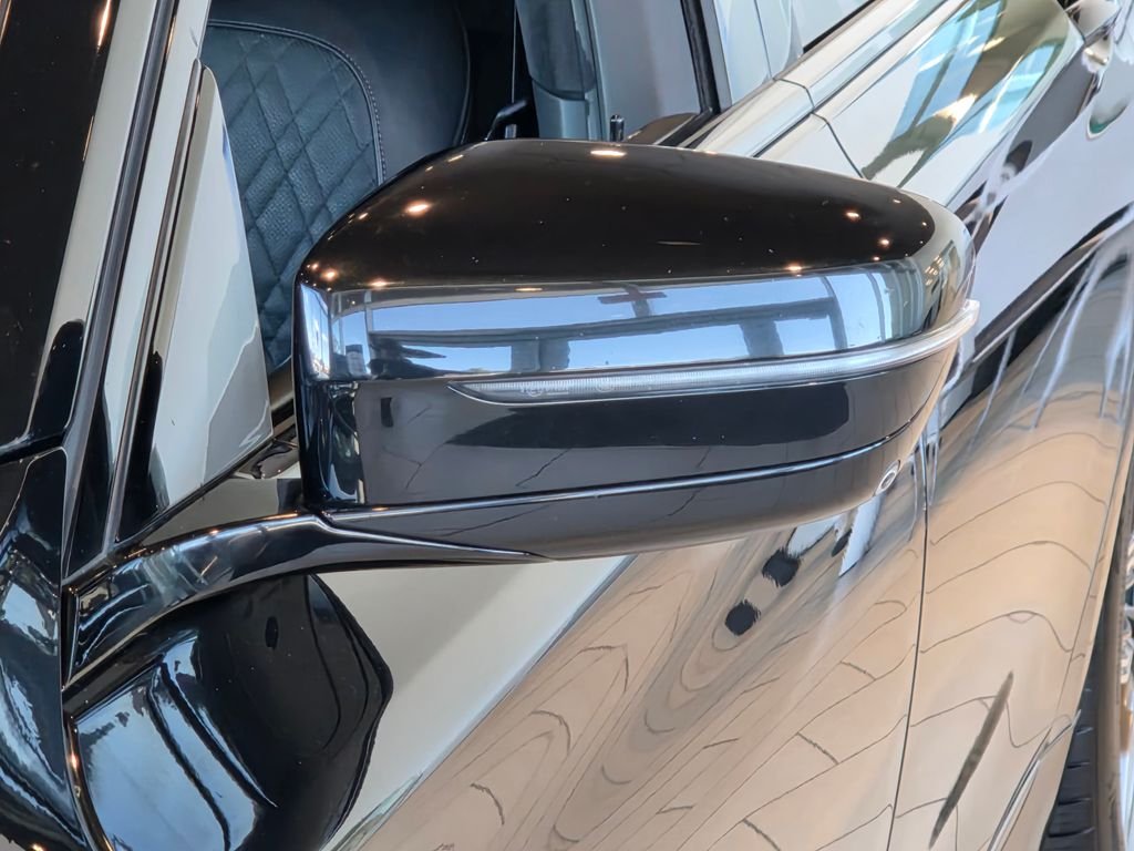 2021 BMW 7 Series M760i - Photo 58