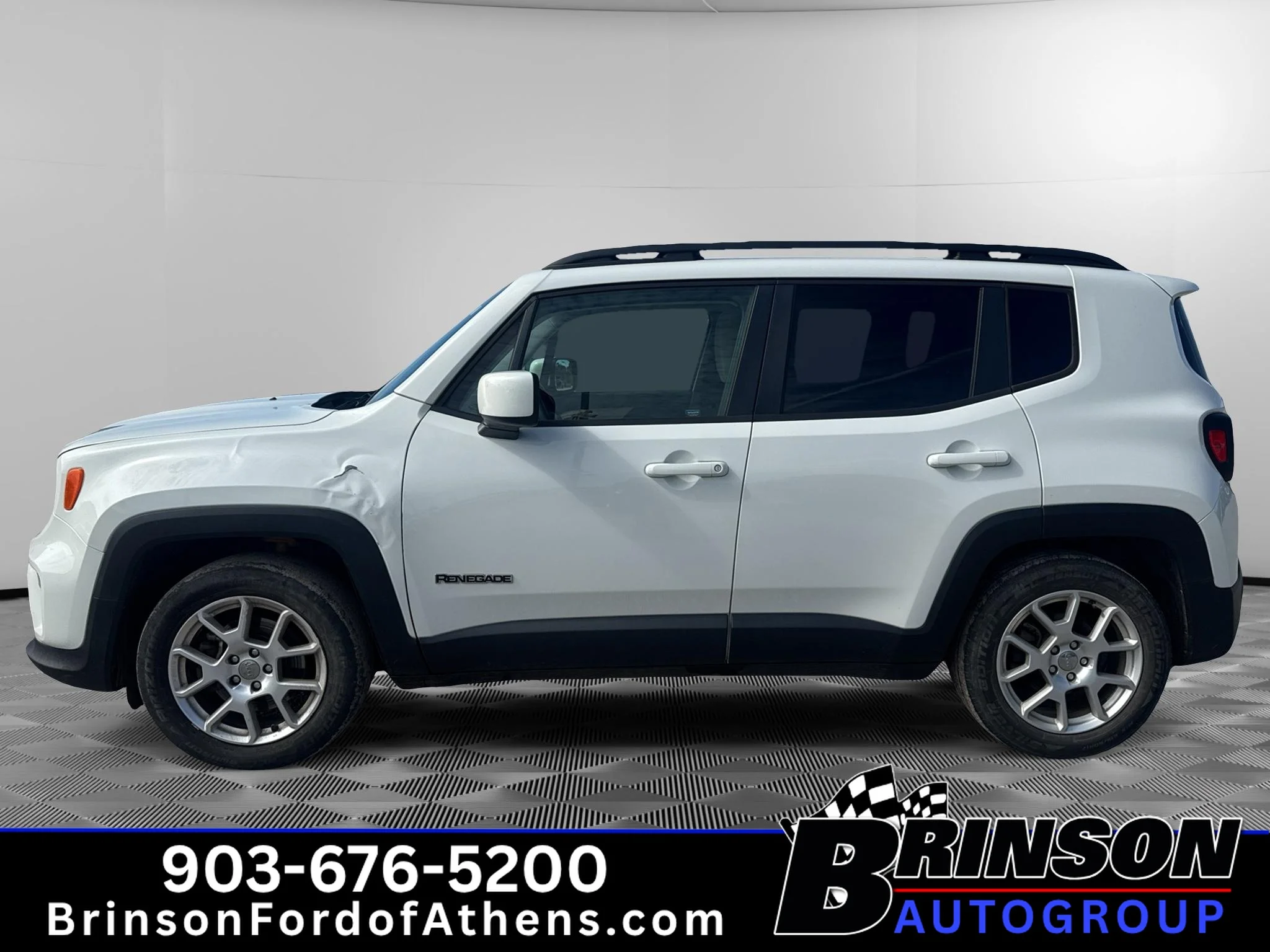 Used 2019 Alpine White Clearcoat Jeep Latitude image 8