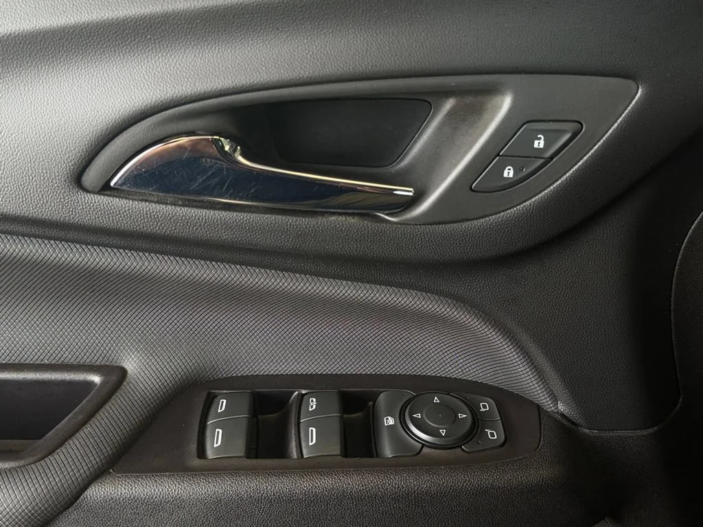 Used 2022 Mosaic Black Metallic Chevrolet RS image 27