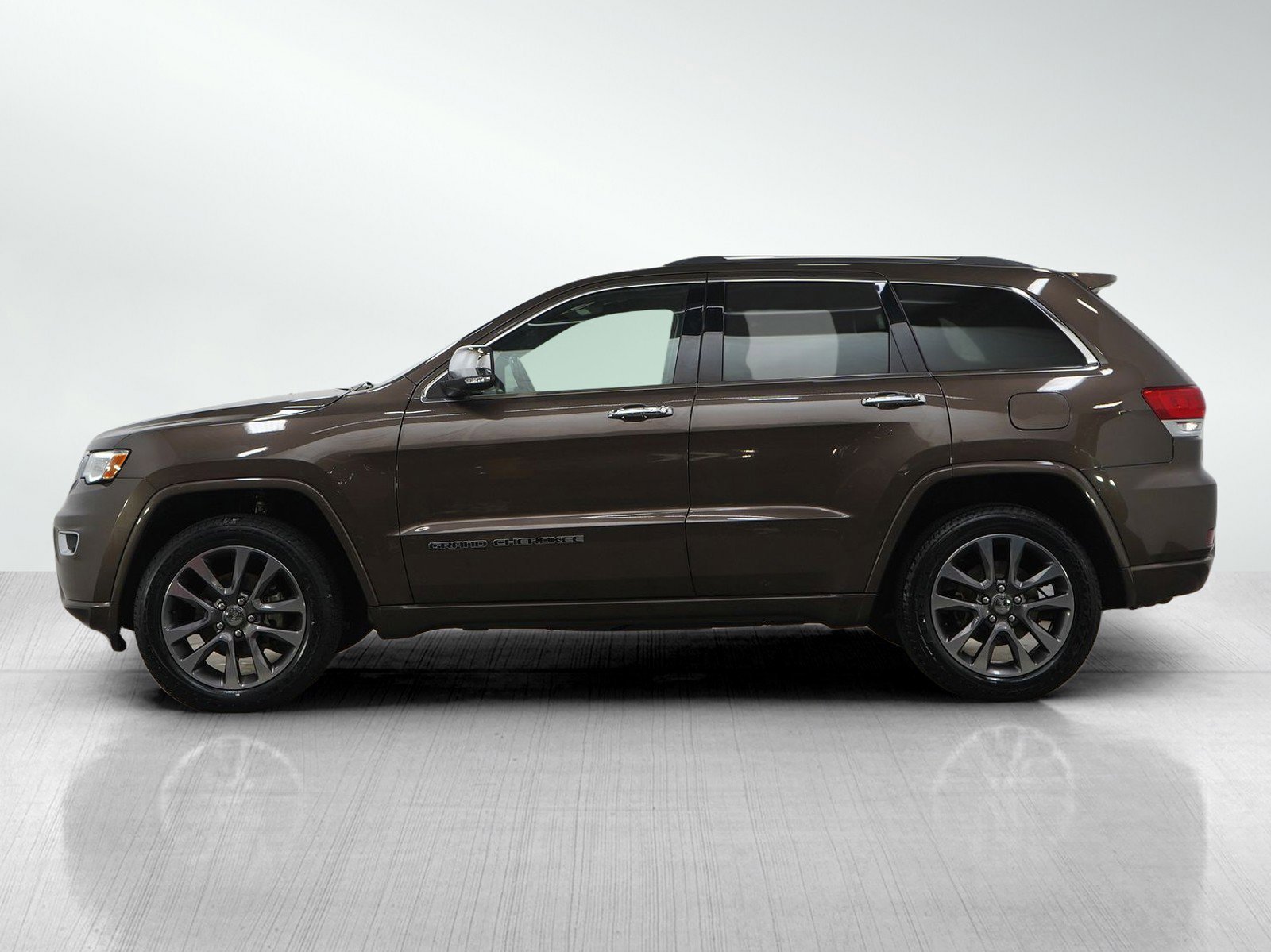 Used 2018 Jeep Grand Cherokee Overland with VIN 1C4RJFCG0JC229309 for sale in Bloomington, Minnesota