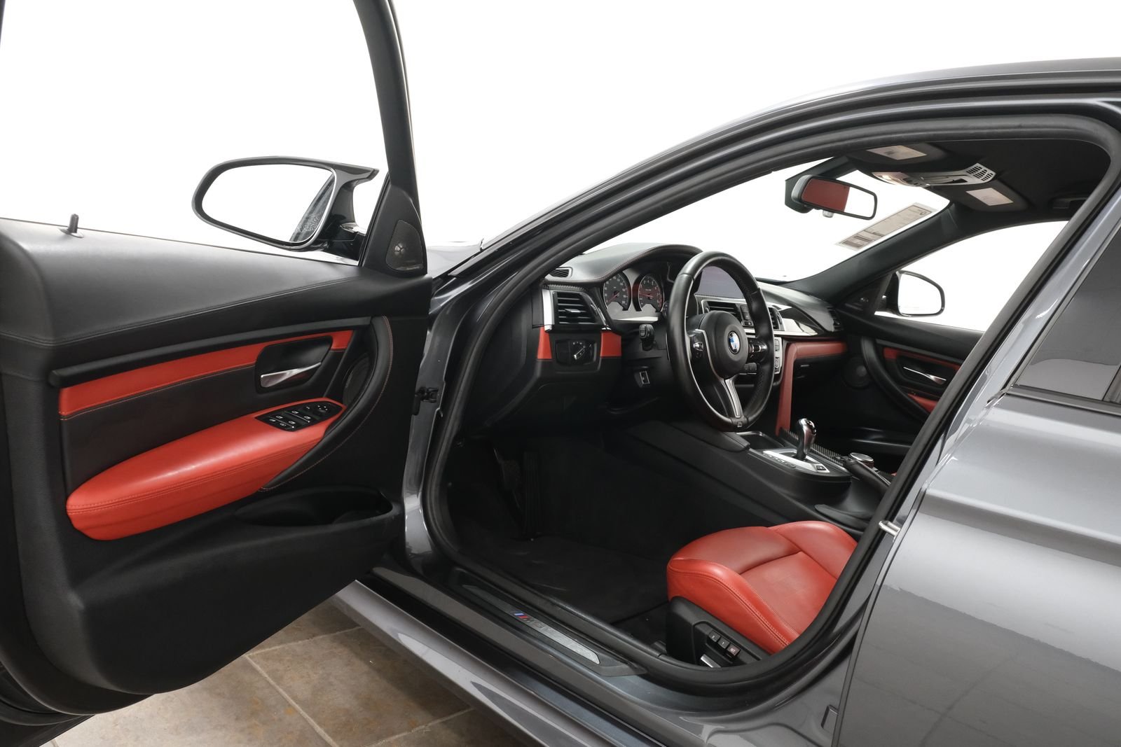 Used 2016 Mineral Gray Metallic BMW Base image 26