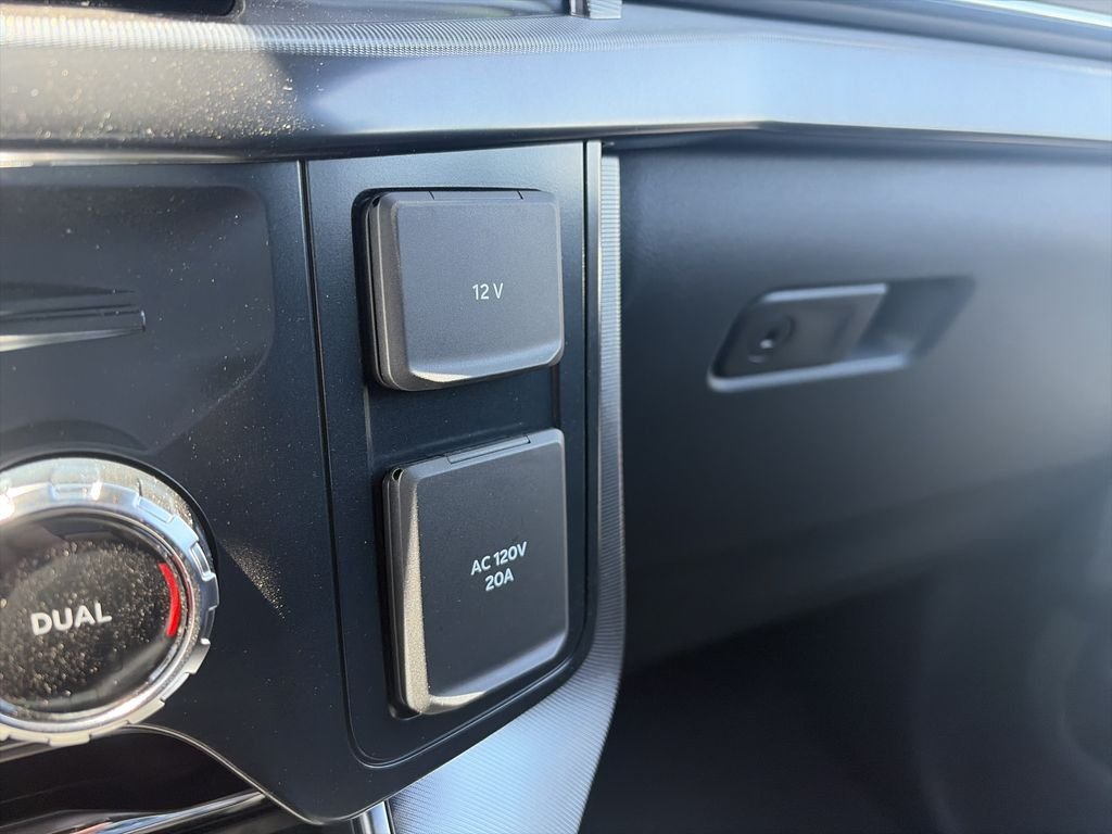 New 2026 Star White Metallic Tri-Coat Ford Platinum® image 25