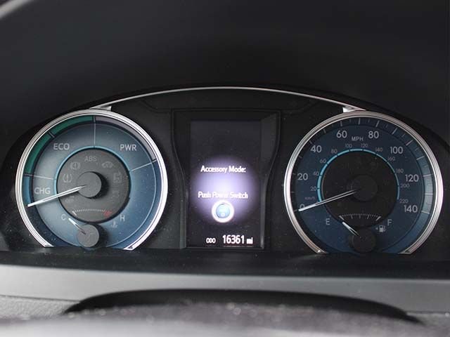 Used 2015 Celestial Silver Toyota LE image 9