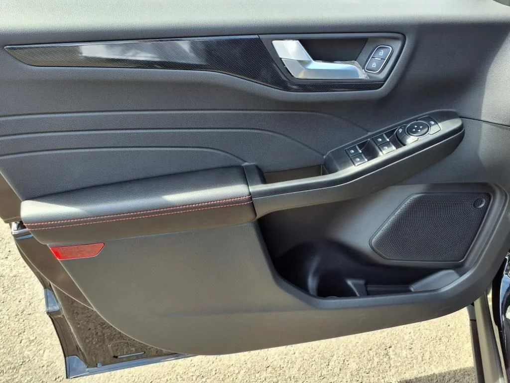 2025 Ford Escape ST-Line - Photo 12