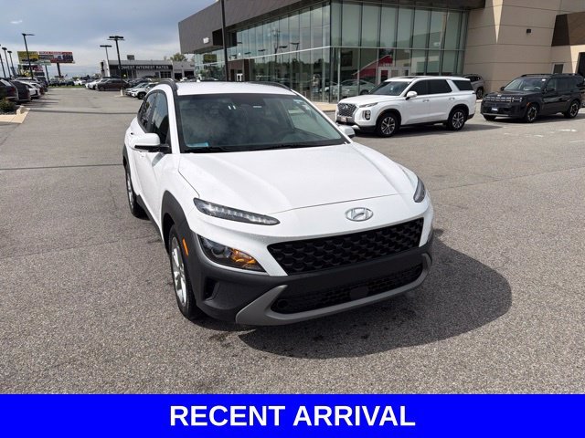Used 2023 White Hyundai SEL image 3