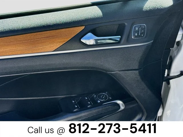 Used 2019 White Lincoln Select image 18