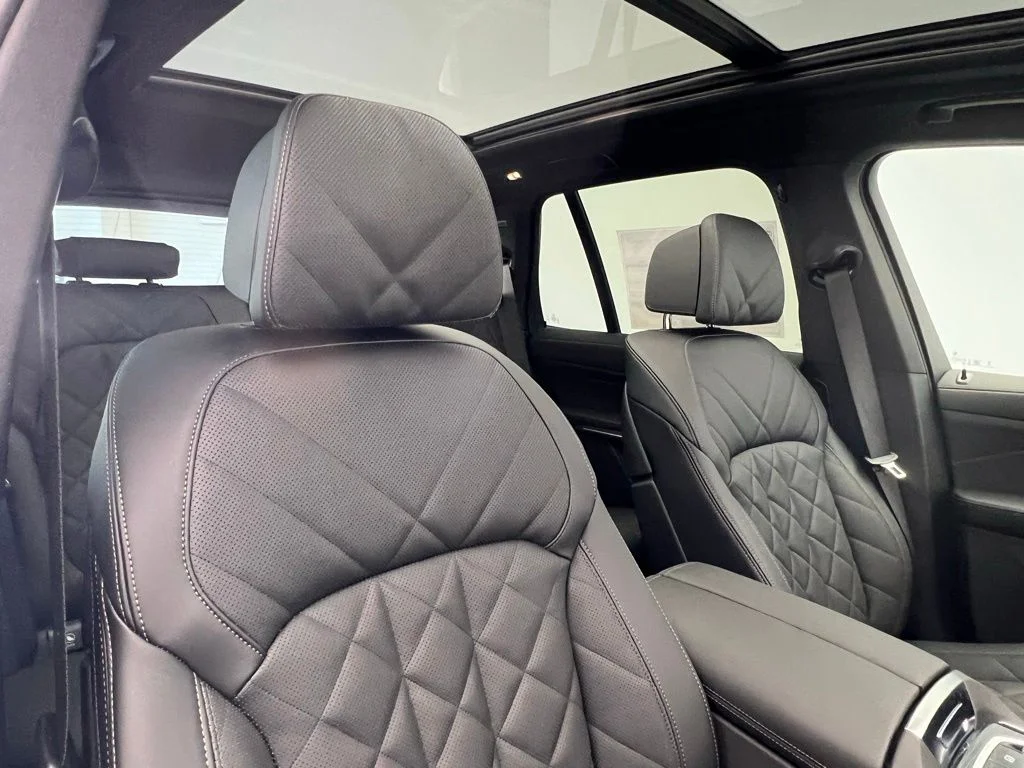 New 2026 Dravit Grey Metallic BMW xDrive40i image 7