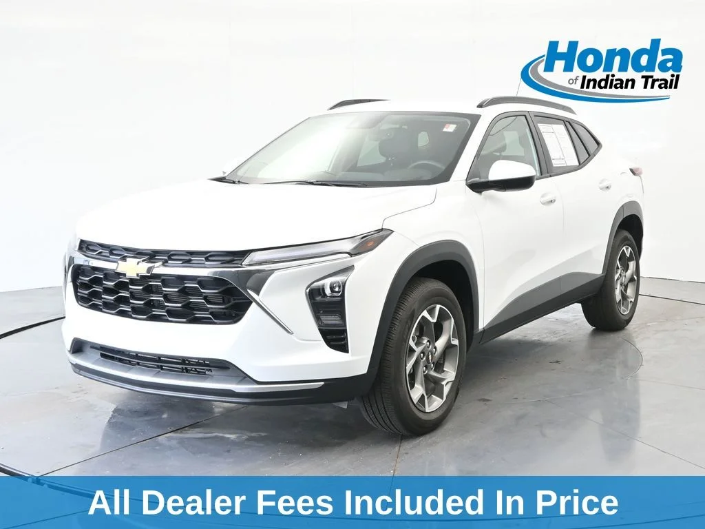 Used 2025 Summit White Chevrolet LT image 1
