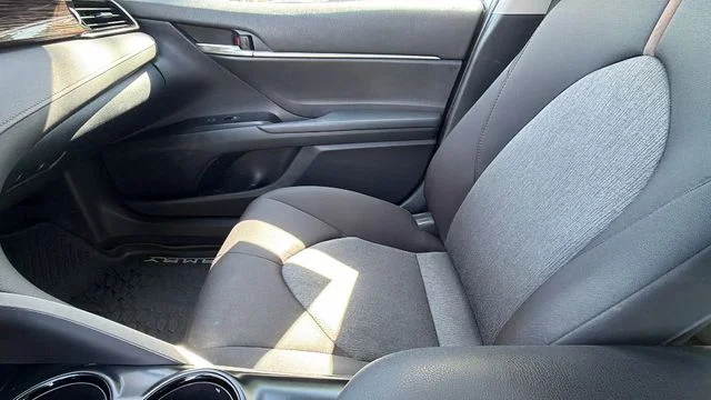 Used 2019 White Toyota LE image 23