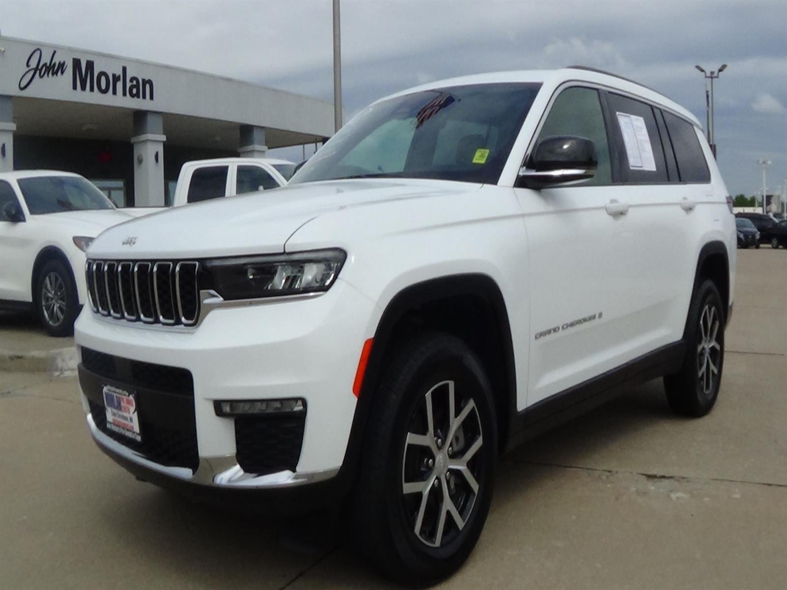 Certified Used 2025 Bright White Clear Coat (pw7) Jeep Limited image 2