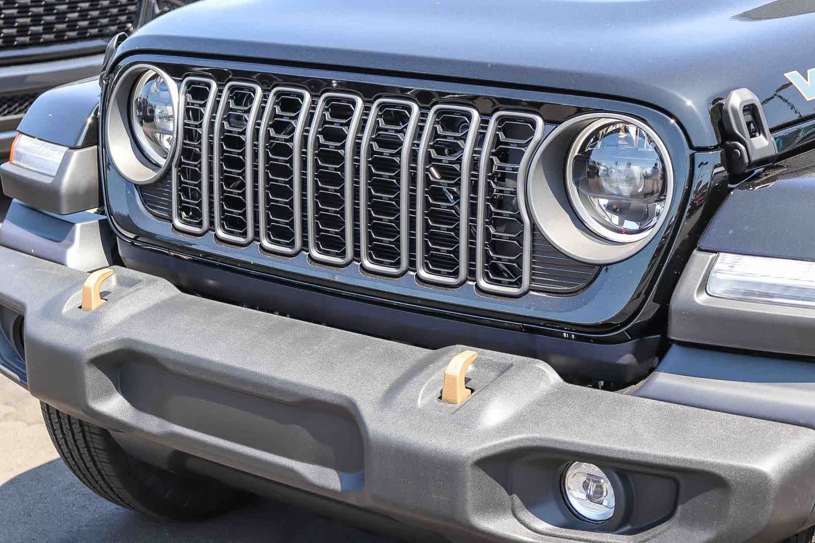 New 2026 Black Clear-Coat Exterior Paint Jeep 85th Anniversary image 9