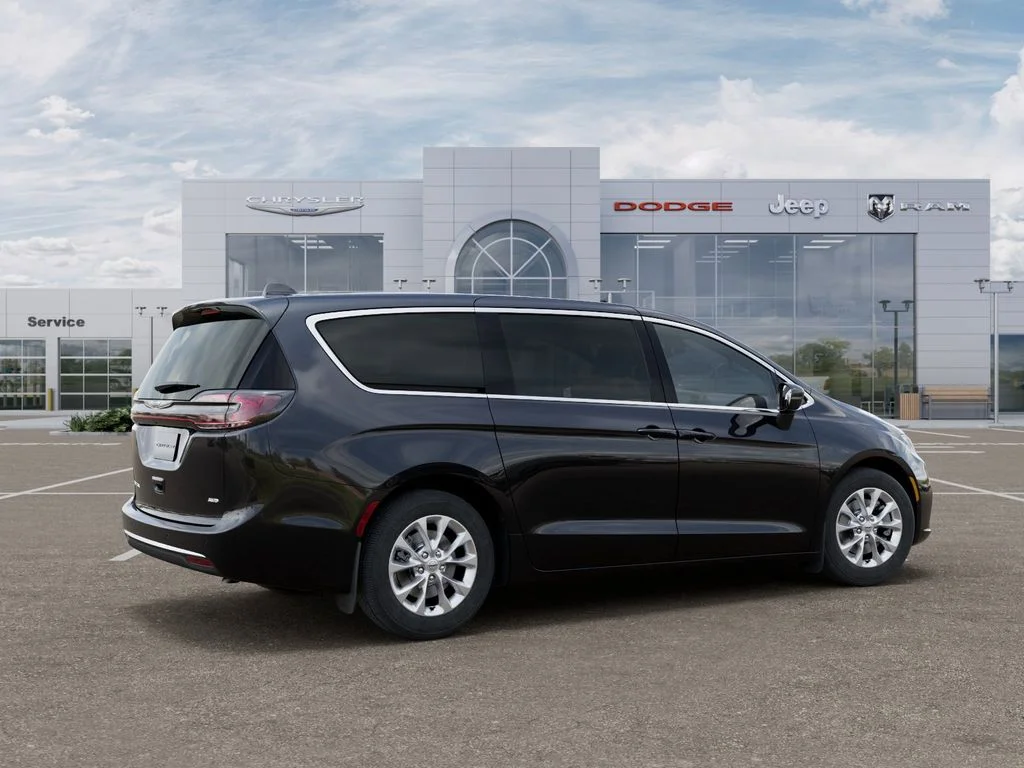 New 2026 Diamond Black Crystal Pearl-Coat Exterior Paint Chrysler Select image 4