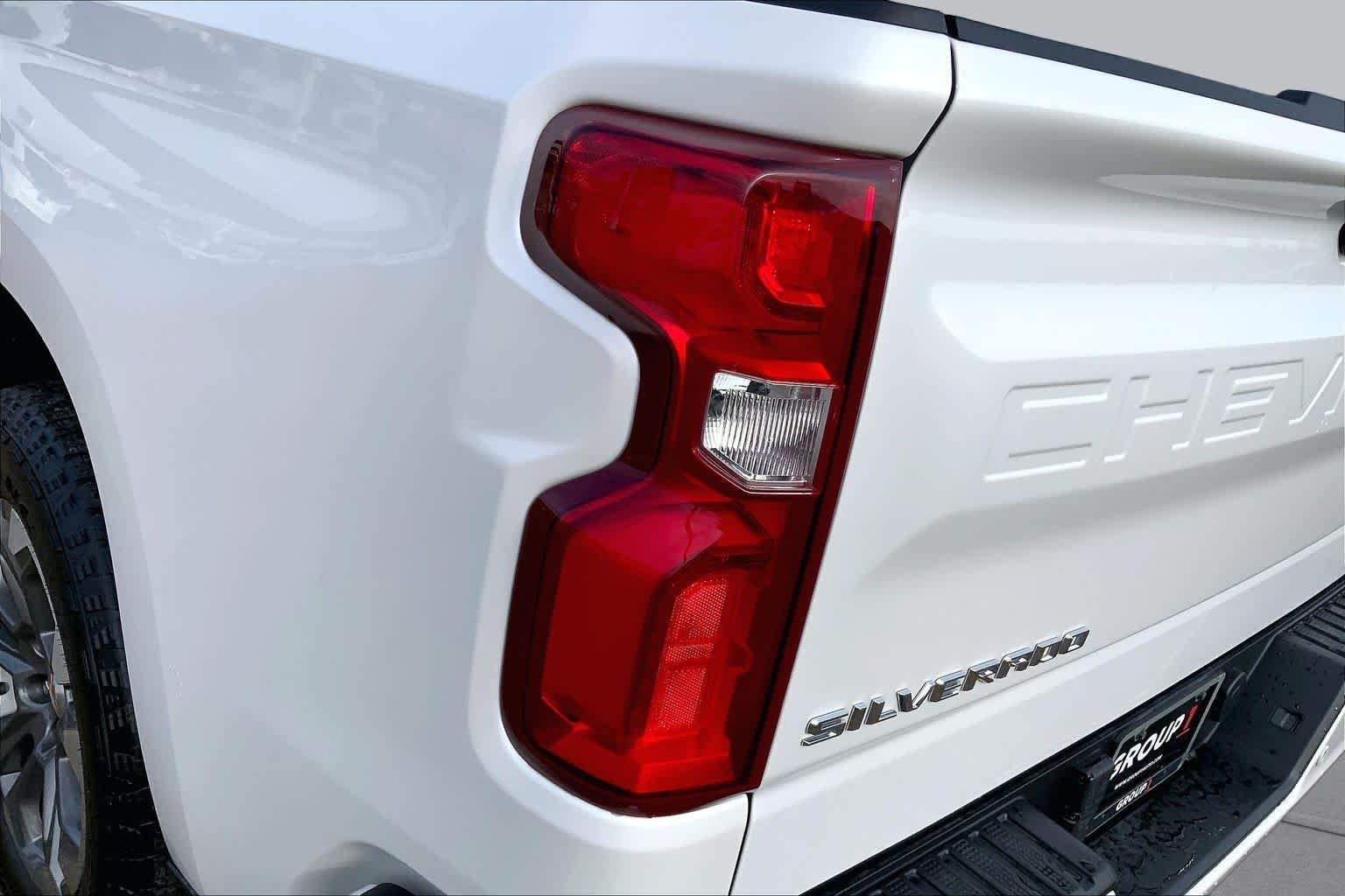 Used 2024 Iridescent Pearl Tricoat Chevrolet High Country image 29