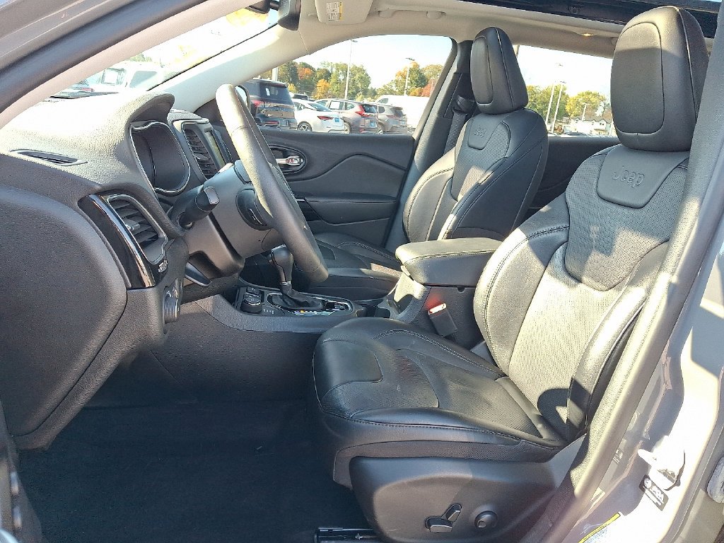 Used 2023 Gray Jeep Altitude image 14