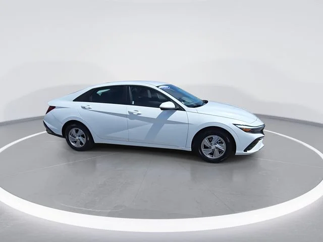 Used 2025 White Hyundai SE image 2