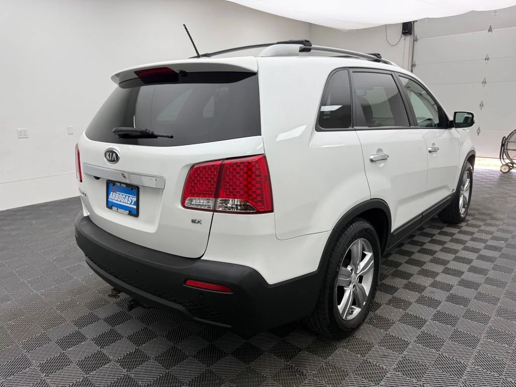 Used 2012 White Kia EX image 8